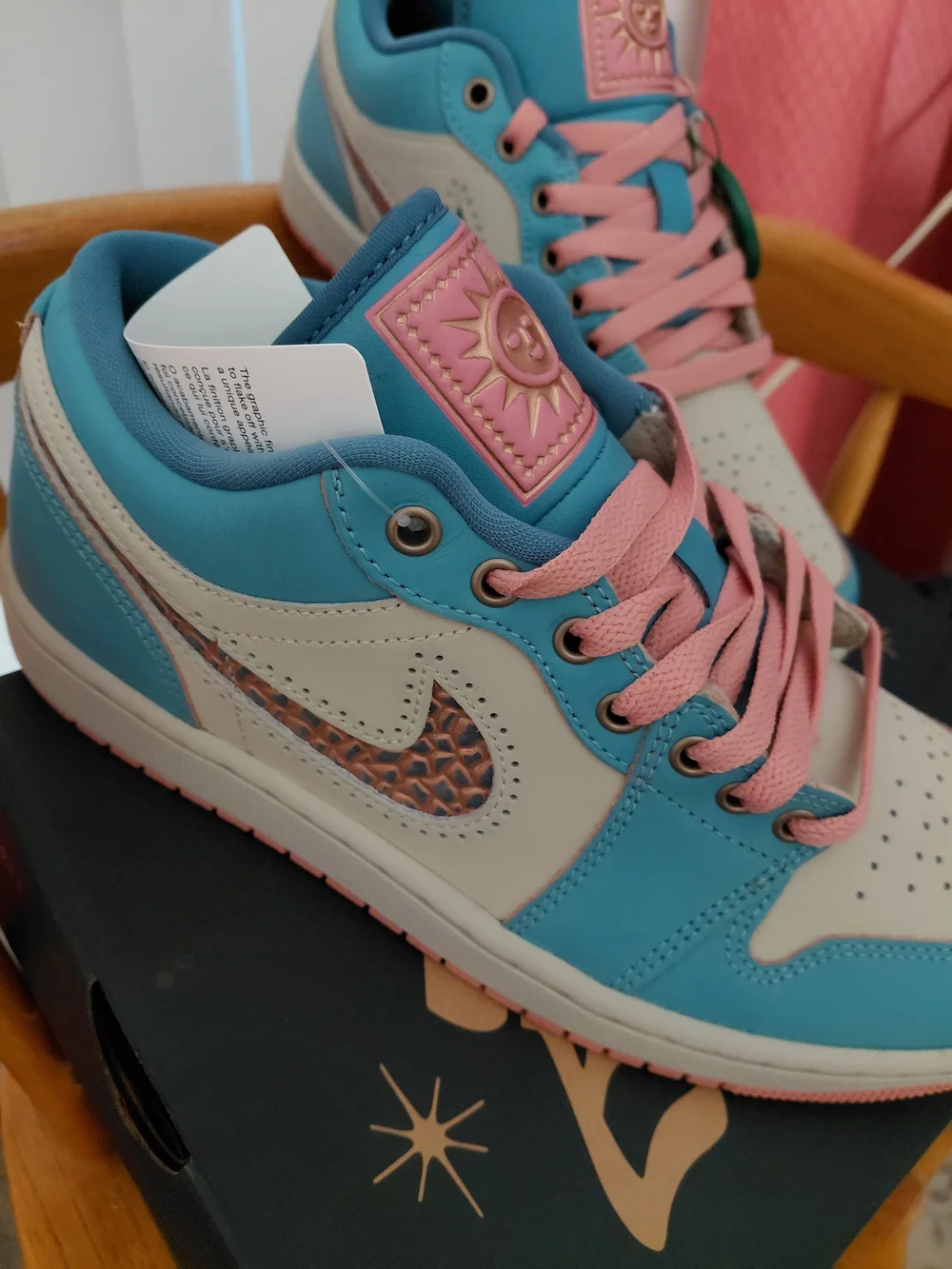 Brand NEW Air Jordan 1 Low Somos Eternos. Light Blue And Light Pink